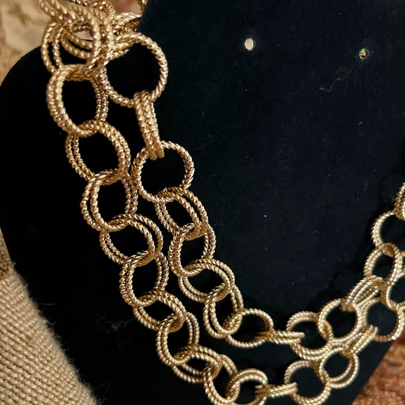 NWOT Betsey Johnson Gold Loop Long Necklace - Picture 2 of 8